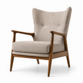 Poltrona beige con struttura in legno marrone noce, 75 × 82 × 96 cm, schienale alto